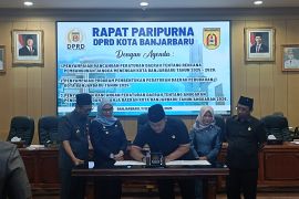 Ketua DPRD tandatangani berita acara dokumen RPJMD
