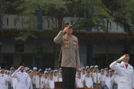 Polres Pemalang terjunkan bhabinkamtibmas jadi pembina upacara di sekolah