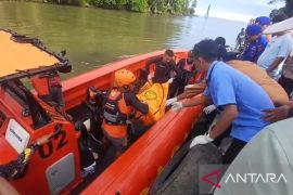 SAR Padang cari nelayan hilang usai perahu terbalik