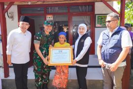 Khofifah pastikan renovasi rumah layak huni di Jember bersanitasi baik