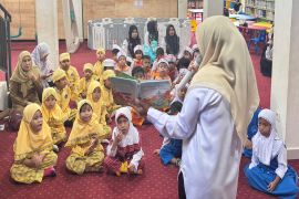 Kotabaru's Library use storytelling to foster reading interest