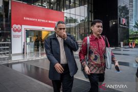 KPK periksa dua pejabat Bank Indonesia terkait dugaan korupsi dana program sosial