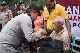 Polri salurkan bantuan kemanusian untuk korban banjir-longsor di NTT