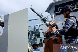 Pemprov Sulteng ajak TNI AL lestarikan biota laut di Teluk Palu