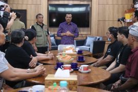 Pemprov Bali serahkan santunan ke keluarga korban banjir