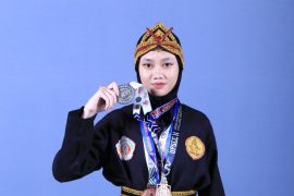 Siswi SMATAG Surabaya raih perak kejuaraan silat nasional