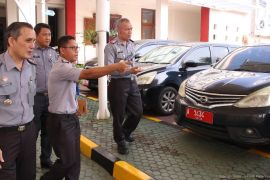 Kepala Kanwil Kemenkum Banten lakukan monitoring kendaraan dinas operasional