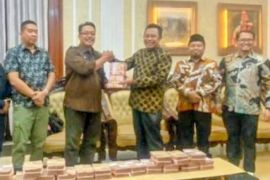 Kejari Bondowoso serahkan uang pengembalian kasus korupsi ke pemda