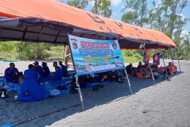 Posko darurat gelombang pasang di Mataram dibongkar