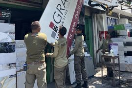 Pemkot Surabaya tertibkan ratusan reklame tak berizin