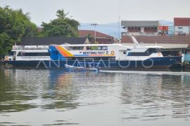 Pembatalan keberangkatan kapal ke Mentawai akibat cuaca buruk Page 1 Small