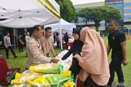 Polri salurkan puluhan ribu kantong beras lewat Gerakan Pangan Murah
