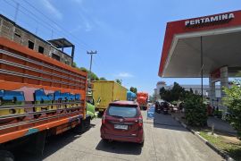 FOTO - BBM di Makassar mulai langka Page 2 Small