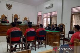 Hakim tolak eksepsi empat debt collector terdakwa perampasan mobil di Medan