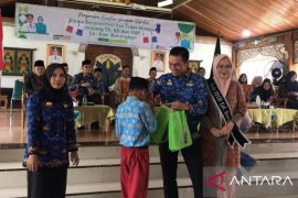 Pemkab Batang Hari salurkan bantuan seragam sekolah se-kabupaten