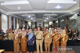 Belitung latih aparatur kelurahan dan desa kelola arsip