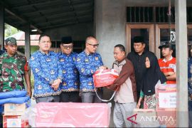 Pemkab Madina bantu korban kebakaran di Desa Huta Godang Muda