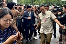Erick Thohir Dikabarkan Jadi Menpora, Tiba di Istana Bareng Istri