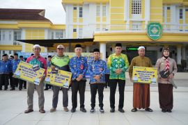 Pemkab Tapin salurkan insentif ribuan pengajar agama