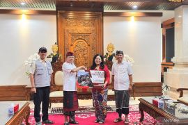 OJK dan FKLJK Bali kumpulkan bantuan sosial untuk korban banjir