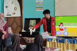 PNJ kenalkan pembangkit listrik kepada siswa SD