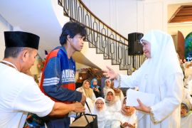 Gubernur Khofifah serahkan santunan korban kebakaran Jemur Wonosari Surabaya