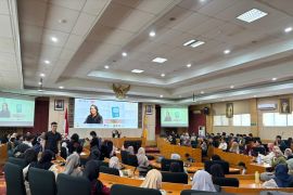 Ngaji literasi UNP hadirkan J.S Khairen, bahas Dompet Ayah Sepatu Ibu