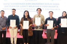 UMBY meraih prestasi di ajang anugerah kerja sama Diktisaintek LLDIKTI
