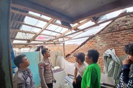 Angin puting beliung di Soreang, 13 rumah rusak