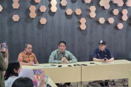 Finance minister vows to protect industry from illegal cigarettes