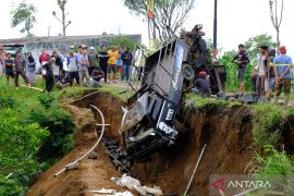 BPBD Kabupaten Temanggung minta warga di kawasan longsor selalu waspadai cuaca ekstrem