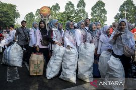 Sedekah sampah untuk Palestina di Tangerang