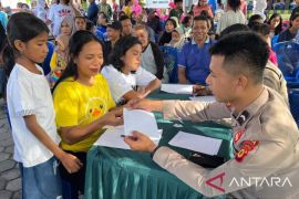 Forkopimda bakti sosial kesehatan untuk pengungsi konflik Hunuth-Durian Patah