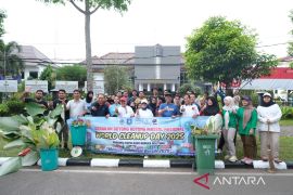 Kanwil Kemenkum Babel gelar gotong royong peringati World Cleanup Day 2025
