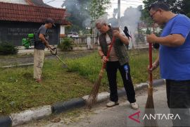 ASN Babel gotong royong peringati Hari Bersih Sedunia