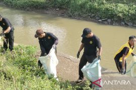 Pemkab Bekasi bersihkan Kali Sadang peringati World Cleanup Day