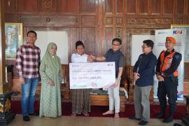 KAI Daop 7 salurkan bantuan TJSL untuk Ponpes Kanzul Ulum Kota Madiun