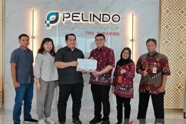 Terminal Petikemas Surabaya raih penghargaan wajib pajak teladan