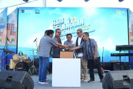 Tingkat pelayanan di Hari Pelanggan Nasional, PLN UIW MMU hadirkan listrik 24 jam sejumlah desa