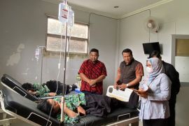 Penyebab siswa keracunan makanan di Garut harus diungkap tuntas