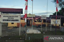 Polisi olah TKP kasus penyerangan Mapolsek Pelabuhan Pomako