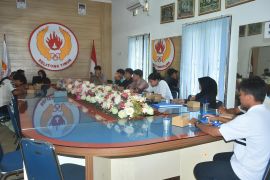 KONI Beltim berangkatkan 10 atlet penerima beasiswa S1 ke STKIP Pasundan Cimahi