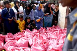 BKKBN dan The City Harvest Singapore serahkan bantuan di Tilango