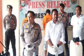 Polisi tangkap dua pemasok miras oplosan tewaskan lima pemuda di Mamuju