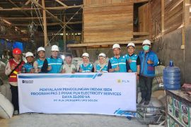 PLN Dukung Modernisasi Usaha Lokal Melalui Penyalaan Listrik 33.000 VA untuk Penggilingan Dedak Iben Menyambut Hari Kesaktian Pancasila