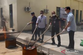 Kejari Kutim musnahkan barang bukti 216 perkara