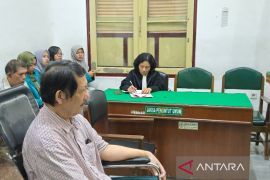 Hakim vonis dr Paulus dua tahun penjara kasus perusakan pagar seng di Medan