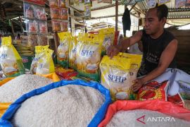 Harga pangan Selasa ini, beras medium Rp13.652/kg dan cabai rawit Rp46.680 /kg