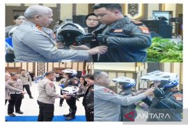 Kapolda Kalsel kukuhkan Tim Safety Riding Zebra Banua saat Hari Lalu Lintas