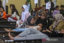 Perawatan korban keracunan MBG di Kabupaten Bandung Barat